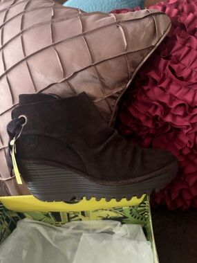 Fly London shooties